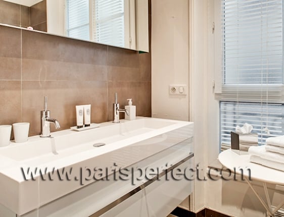 2 Bathroom Paris Holiday Rental